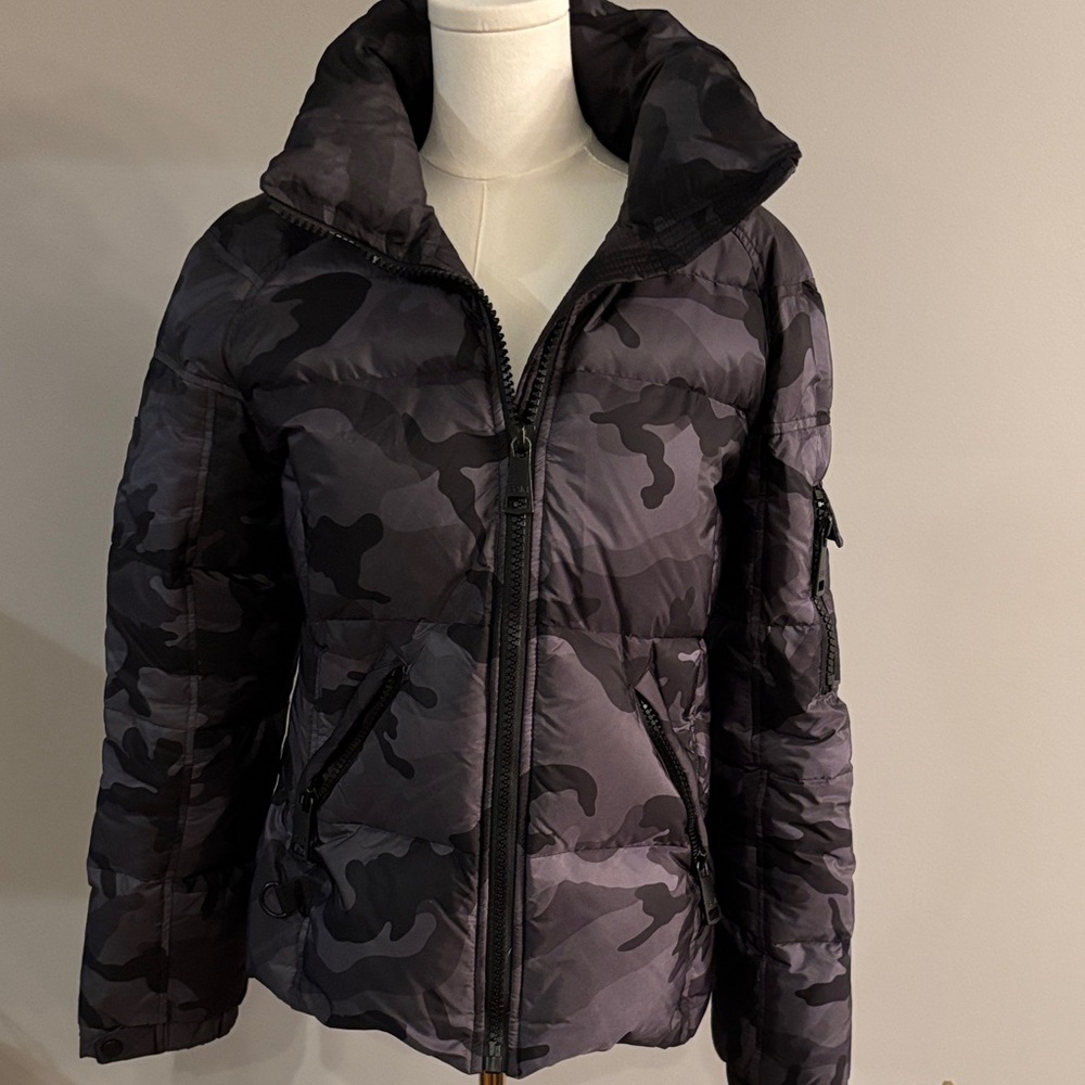 Women’s Black/Camo Puffer Jacket - Unbranded